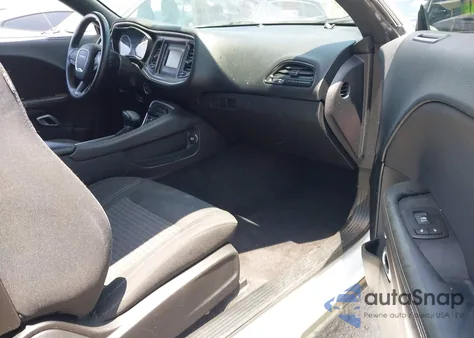 2016 Dodge Challenger Sxt z USA, uszkodzony, nr VIN 2C3CDZAG4GH254905